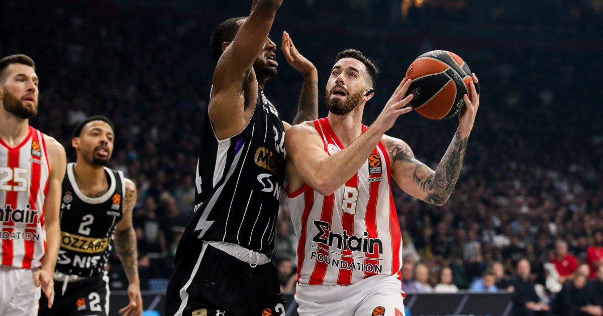 Η στιγμή που ο παίκτης της Παρτίζαν πλησιάζει απειλητικά τον Μπαρτζώκα: "Μου επιτέθηκαν παίκτης και οπαδός" [βίντεο]