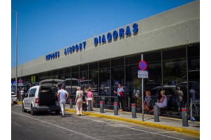 Χαμός σε πτήση: Μεθυσμένος 42χρονος επιτέθηκε σε επιβάτες και πλήρωμα - Αναγκαστική προσγείωση στο αεροδρόμιο "Μακεδονία"