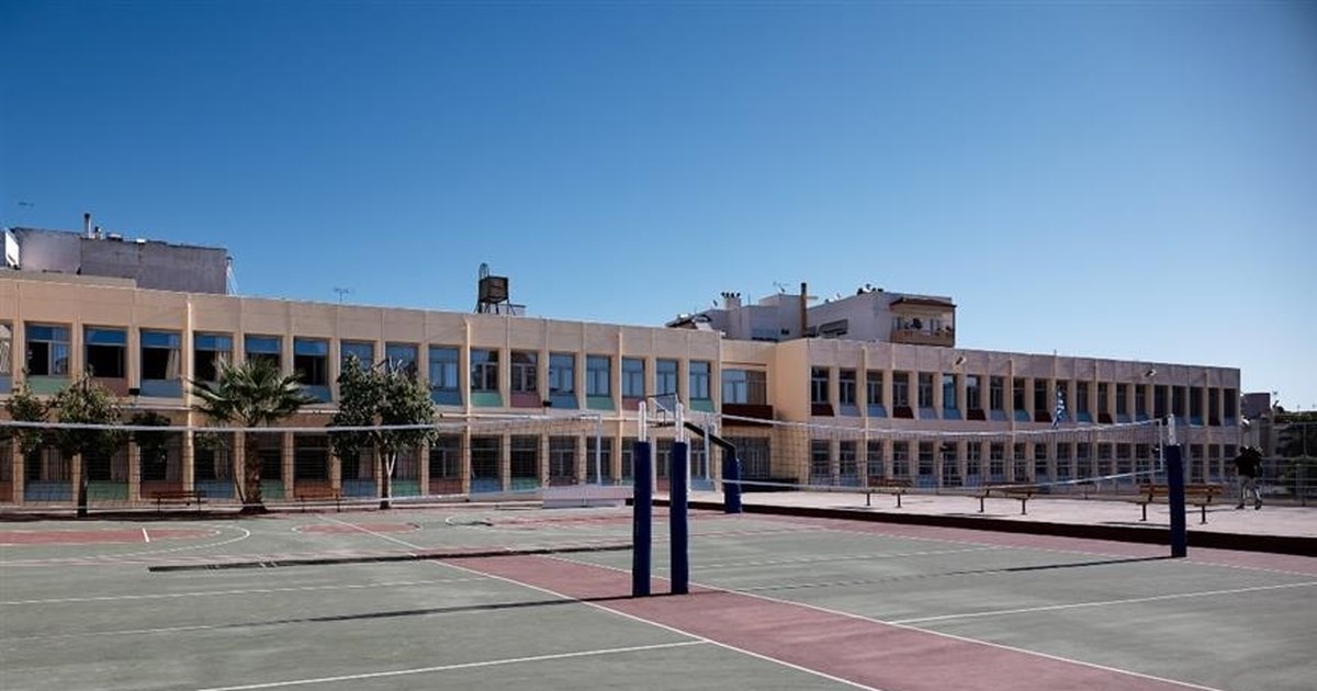 Άλιμος: Συνελήφθη 17χρονος για την άγρια επίθεση κουκουλοφόρων σε 15χρονο σε προαύλιο σχολείου