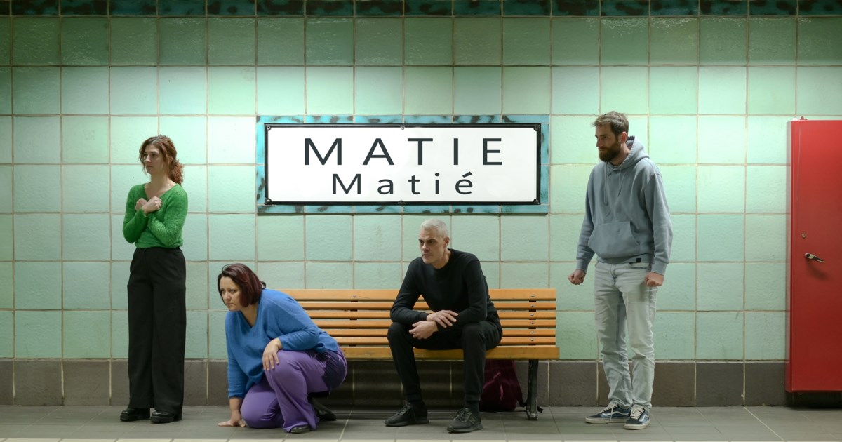 Ο σκηνοθέτης Σπύρος Στεριάδης μιλά στο TheToc για την παράσταση Ματιέ: "Η βία ακόμα και στη σκηνή αφήνει τα σημάδια της"