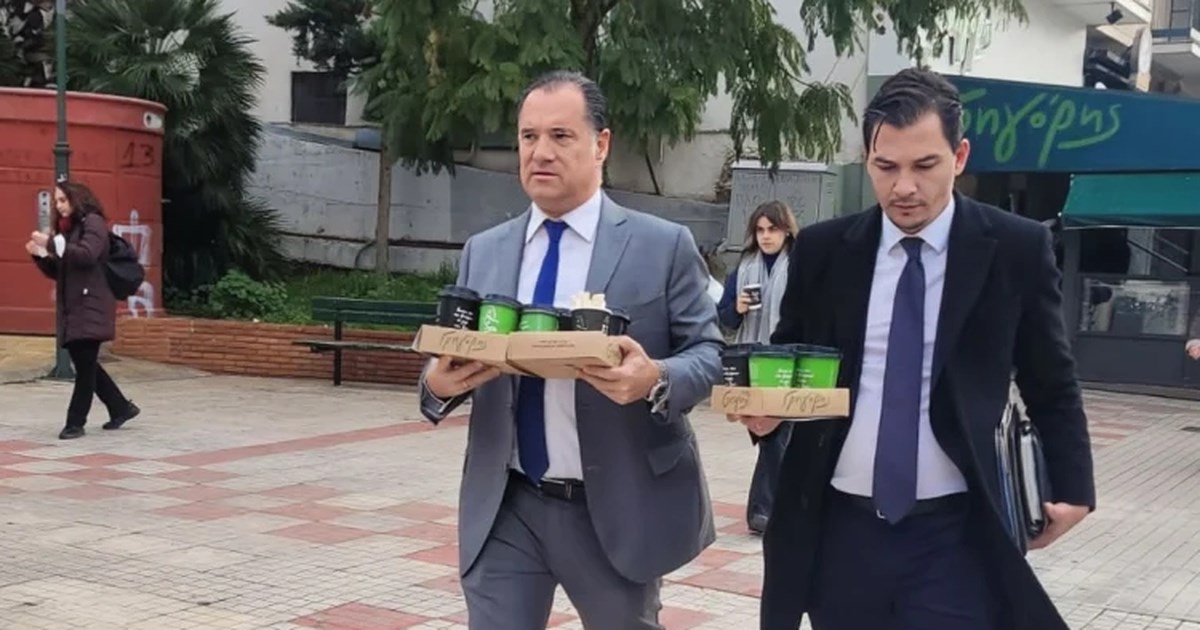 Τα τρία μέτρα που ανακοίνωσε ο Γεωργιάδης για να περιοριστούν οι ουρές στα φαρμακεία του ΕΟΠΥΥ μετά το φιάσκο με τον κλειδαρά