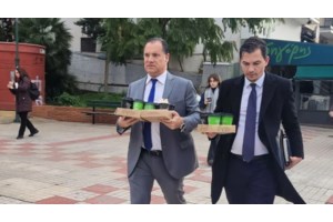 Τα τρία μέτρα που ανακοίνωσε ο Γεωργιάδης για να περιοριστούν οι ουρές στα φαρμακεία του ΕΟΠΥΥ μετά το φιάσκο με τον κλειδαρά