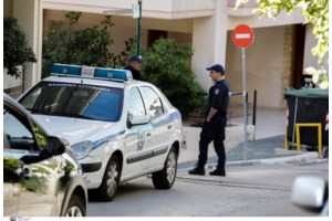 Απίστευτο: 33χρονος  χτύπησε την οικογένειά του επειδή έφεραν παπά στο σπίτι για ευχέλαιο