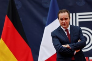 Κάνει πίσω ο Λεκορνί για να μην πέσει η κυβέρνηση: Αναστέλλει τη συνταξιοδοτική μεταρρύθμιση μέχρι το 2028 - εικόνα 2