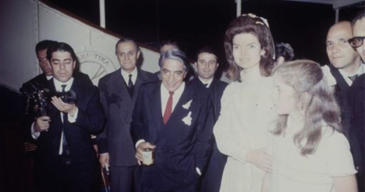 Αριστοτέλης Ωνάσης: Σπάνια φωτογραφία από τον γάμο του με την Τίνα Λιβανού