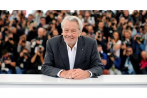 "Ο χορός τελείωσε, αντίο γατόπαρδε": Συντεριμμένες Μπριζίτ Μπαρνό και Κλαούντια Καρντινάλε για τον θάνατο του Αλέν Ντελόν - εικόνα 4