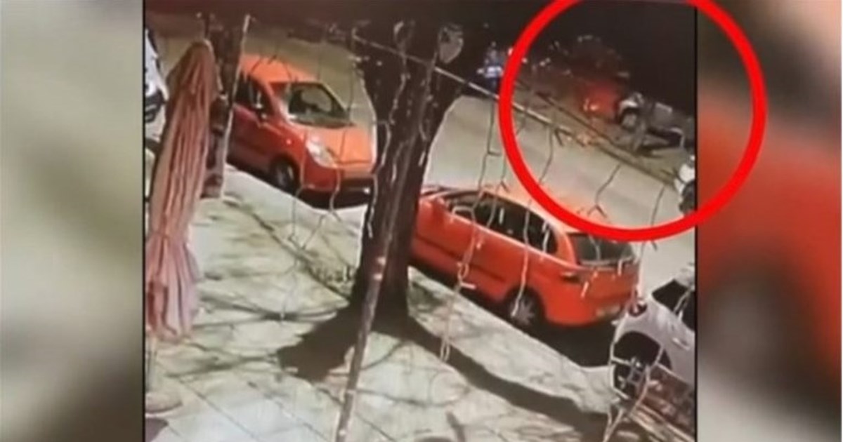 Συναγερμός στο κέντρο της Αθήνας: Ελέγχεται ύποπτη μηχανή έξω από την Τράπεζα της Ελλάδος [βίντεο]