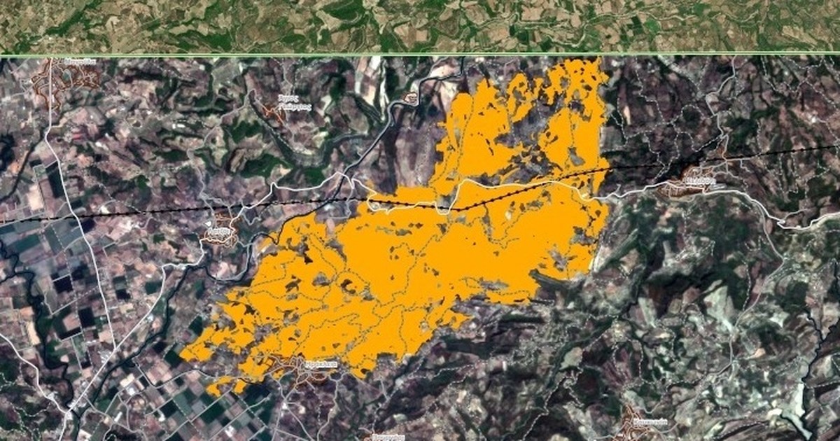 Φωτιά στην Τήνο - Επιχειρούν και εναέρια μέσα
