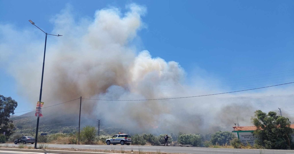 Φωτιά σε Κουβαρά και Λαγονήσι: Κάηκαν σπίτια, εκκενώθηκαν Σαρωνίδα, Λαγονήσι, Ανάβυσσος [εικόνες, βίντεο]