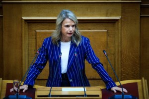 Μιλένα Αποστολάκη: Η κυβέρνηση αρνείται να προστατέψει τους δανειολήπτες σε ελβετικό φράγκο