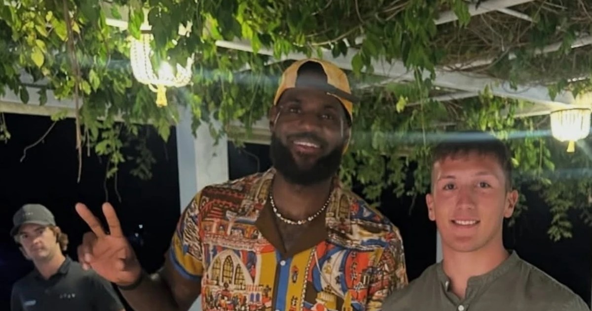 Guardian: Ο 10χρονος Τζέικ ήρθε πιο κοντά στον αδικοχαμένο πατέρα του χάρη σε έναν αγώνα κρίκετ… στην Κέρκυρα