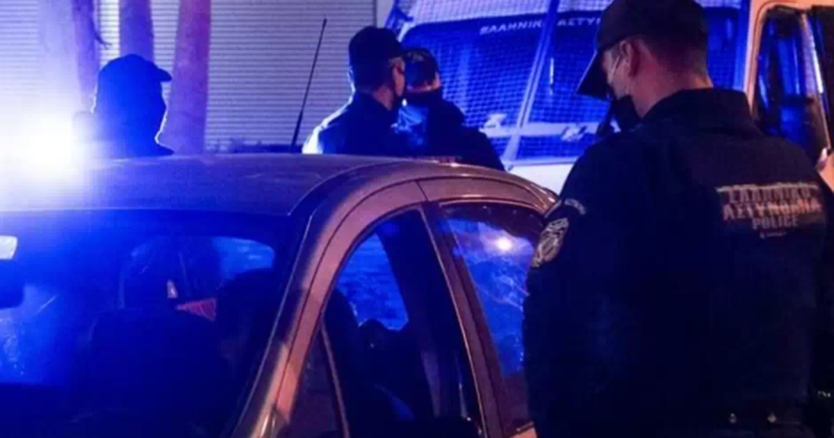 Ηράκλειο: Γυμνός άντρας έτρεχε στον δρόμο κρατώντας μαχαίρι - Εκσφενδόνιζε φρούτα από καρότσα αγροτικού