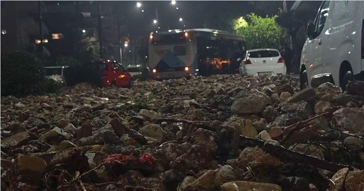 Καθίζηση οδοστρώματος στον Πειραιά - Διακοπή της κυκλοφορίας