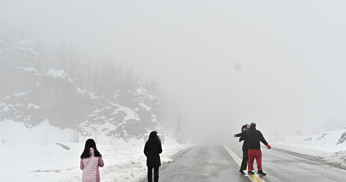 "Καιρικό καρουζέλ με βαρομετρικά χαμηλά φέρνει λευκά Χριστούγεννα" - Έρχονται βροχές, καταιγίδες και θυελλώδεις άνεμοι