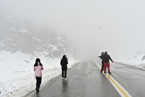 "Καιρικό καρουζέλ με βαρομετρικά χαμηλά φέρνει λευκά Χριστούγεννα" - Έρχονται βροχές, καταιγίδες και θυελλώδεις άνεμοι