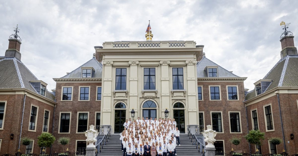 Σε εξέλιξη αντιπολεμική συγκέντρωση στο Σύνταγμα - Κλειστοί δρόμοι στο κέντρο [εικόνες] - εικόνα 5