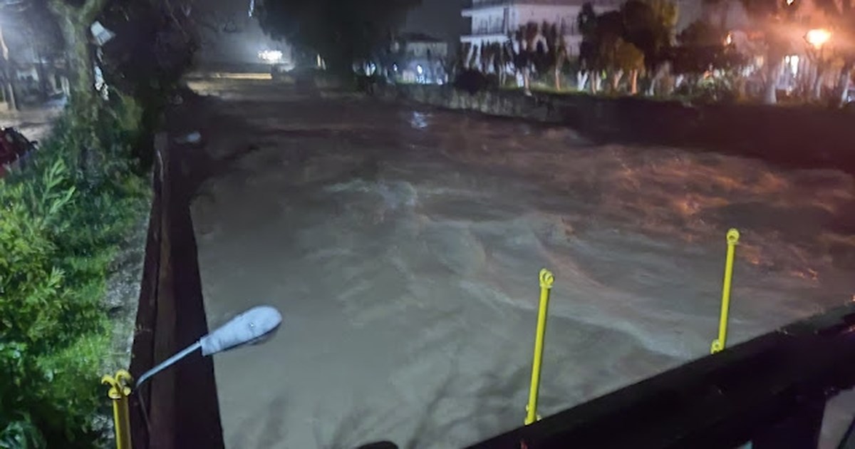 Ήχησε το 112 σε Κεφαλονιά και Ζάκυνθο: Οργή Τσατραφύλλια για την καθυστέρηση - "Έπεσαν 100 τόνοι νερού"