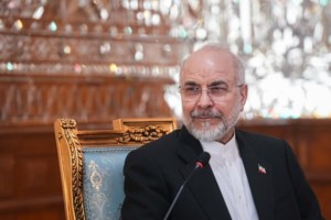 Τραμπ για τις νέες επιθέσεις στο Ιράν: "Εάν αντιδράσουν, θα τους χτυπήσουμε ακόμα πιο σκληρά σε υψηλότερο επίπεδο"