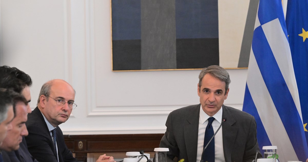 Σκάνδαλο ΟΠΕΚΕΠΕ: Τα "υπερβολικά" χαμόγελα των νέων υπουργών στην ορκωμοσία και το βαρύ κλίμα στο υπουργικό συμβούλιο - εικόνα 19