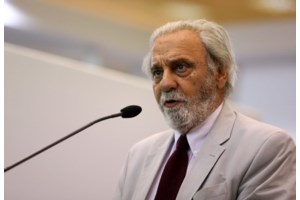 Κωνσταντίνος Τσουκαλάς: Θρήνος στο τελευταίο αντίο στη Ριτσώνα - Συγκίνησε η ομιλία της εγγονής του
