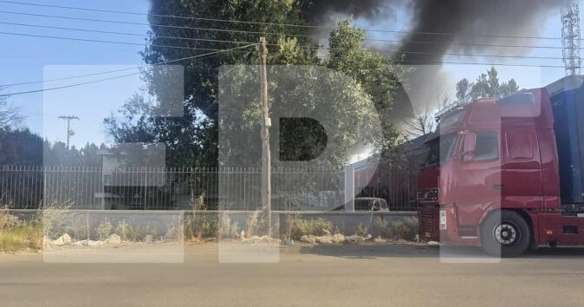 Φωτιά στη Σίνδο: Ενισχύθηκαν οι πυροσβεστικές δυνάμεις στην εταιρεία ανακύκλωσης - "112" για πυκνούς καπνούς - εικόνα 4