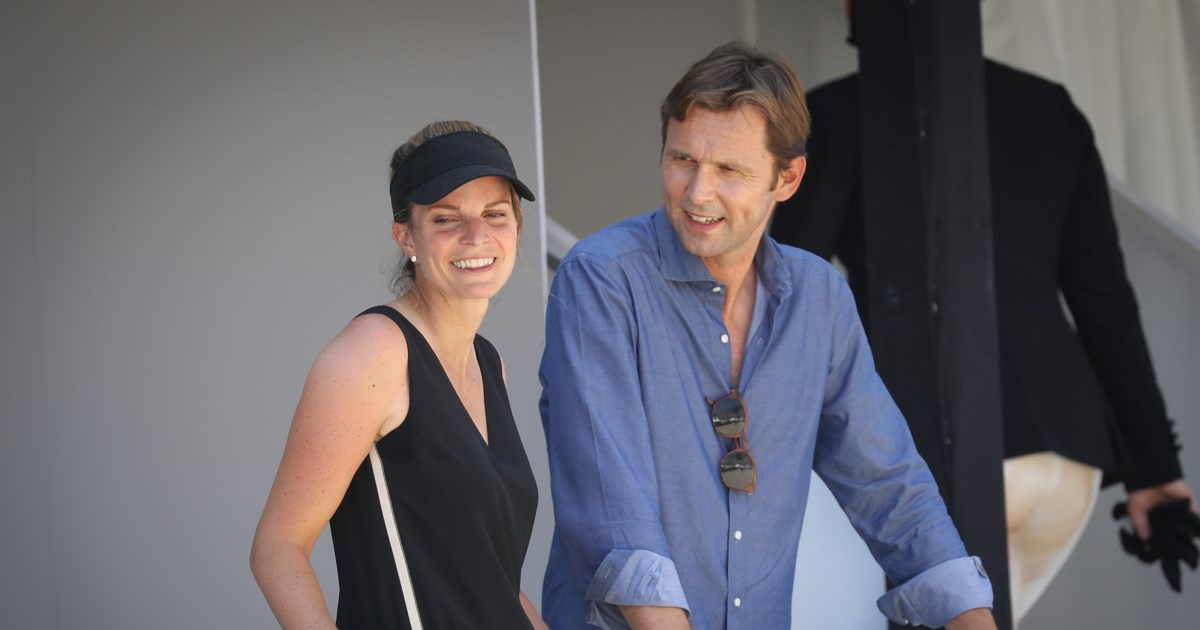 Αθηνά Ωνάση: Κυκλοφορεί σαν τουρίστρια στη Μύκονο και αποφεύγει τα ακριβά εστιατόρια για να μην την καταλάβουν - εικόνα 2