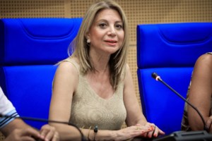"Απολυταρχικά προσωποπαγές διευθυντήριο Καρυστιανού-Γρατσία": Με αιχμές αποχώρησε κι άλλο στέλεχος της "Ελπίδας"