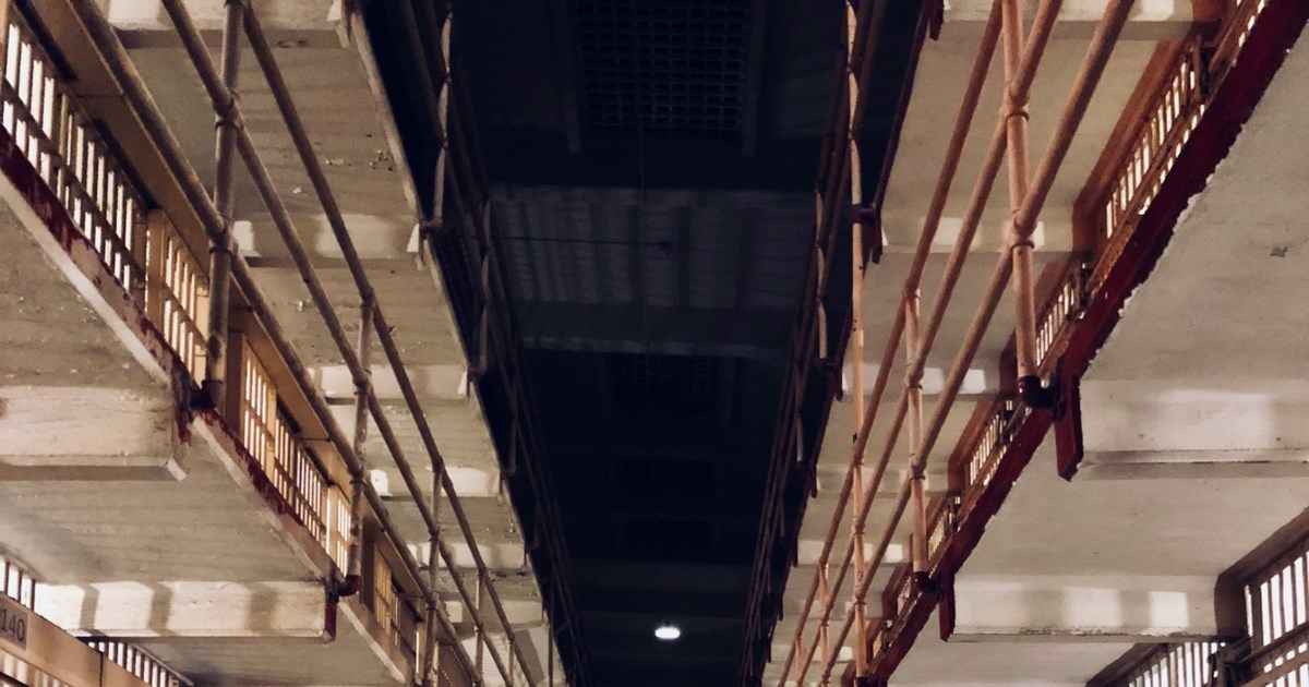 Βρετανία: Φυλακισμένοι χαμογελούν προτού δολοφονήσουν συγκρατούμενό τους - Μετά φεύγουν χαλαροί σαν μην συμβαίνει τίποτα