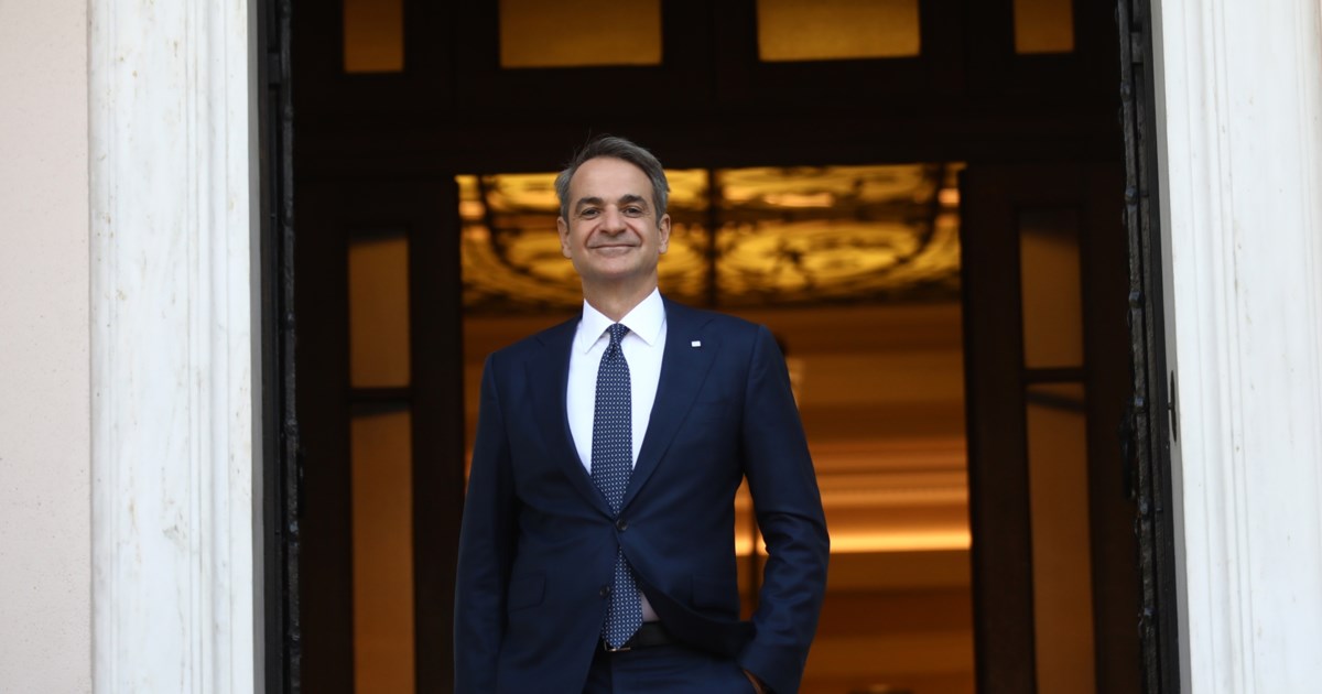 Σύσκεψη στο Μαξίμου για την προστασία ανηλίκων από αλκοόλ και καπνό: Πώς θα γίνεται η επαλήθευση της ηλικίας - εικόνα 8