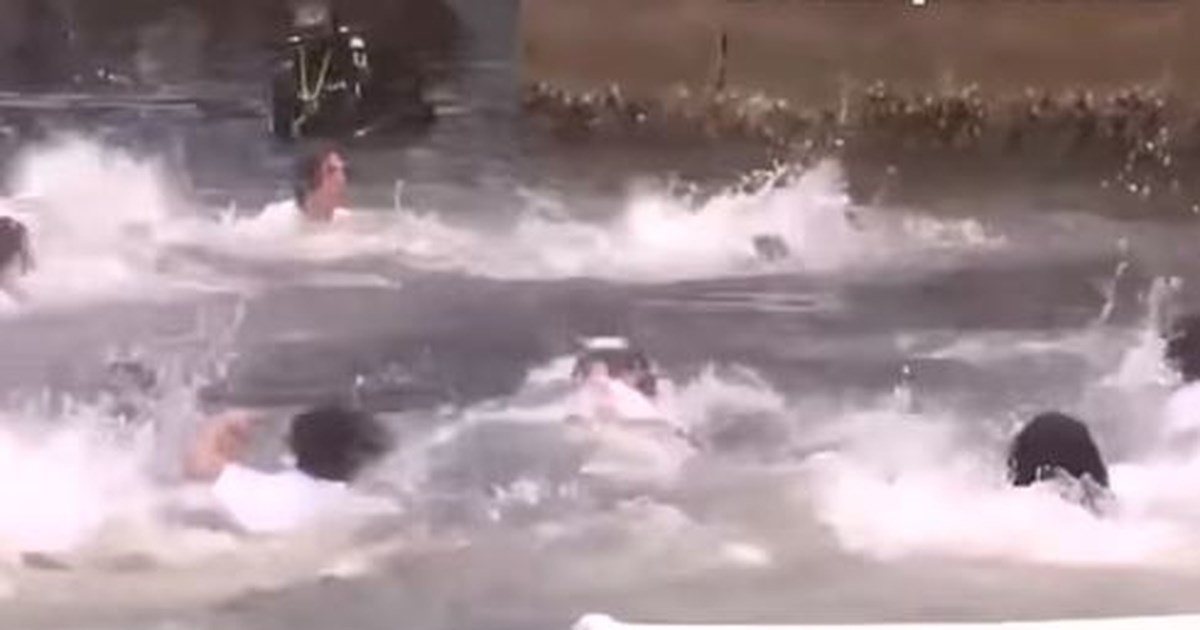 Γιώργος Μανίκας: Αντιδράσεις για το μακροβούτι που έκανε για να αρπάξει τον σταυρό και να τον δώσει στον γιο του