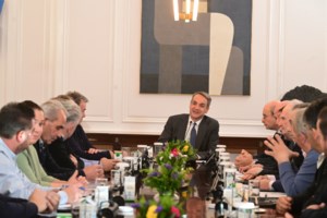 Αγρότες: Ολοκληρώθηκε η συνάντηση με Χατζηδάκη και Τσιάρα - "Θα μεταφέρουμε στα μπλόκα όσα μας είπαν" - εικόνα 16