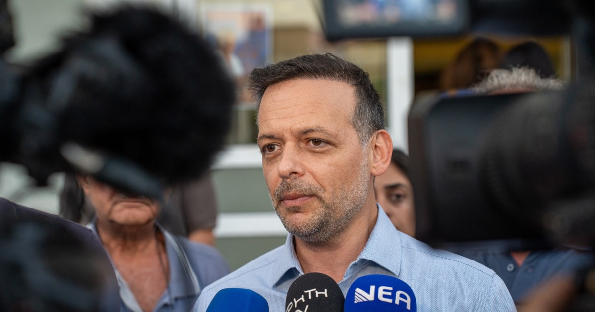 Κόντρα Δούκα - Ρωμανού για τη φωτιά στην Αττική: "Επιτελικό φιάσκο του Μητσοτάκη" - "Ας μαζέψει κανένα σκουπίδι'"