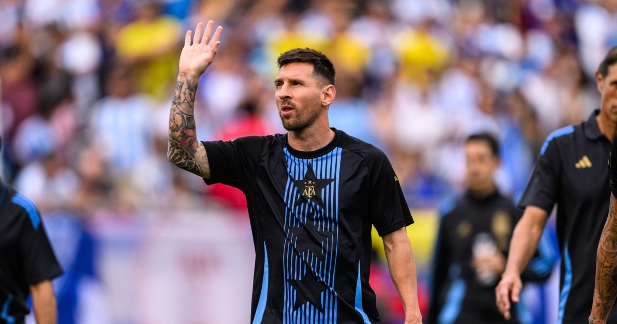 Ο Πασχαλάκης τρόλαρε τους Αεκτζήδες: Βράβευσε τη Κατερίνα Λιόλιου και της ζήτησε να τραγουδήσει acapella το "νοικιάστηκε"