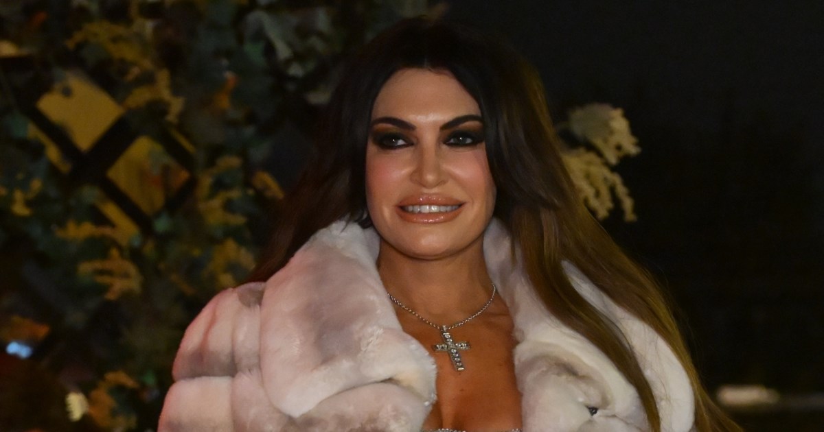 Κίμπερλι Γκίλφοϊλ: Με μαύρο μίνι και παπαρούνα στο πέτο στην εκδήλωση μνήμης για τους πεσόντες των Παγκοσμίων Πολέμων [εικόνες] - εικόνα 5