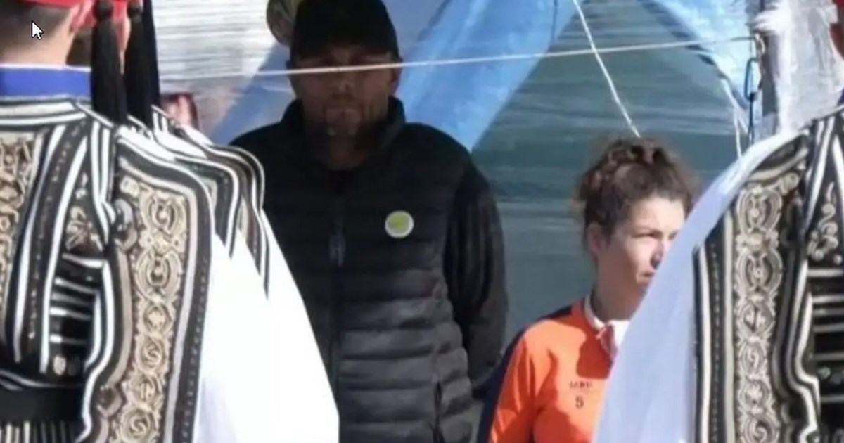 Συγκινητικό βίντεο: Σε δάκρυα ξέσπασαν Εύζωνες κατά την τελευταία υπηρεσία τους