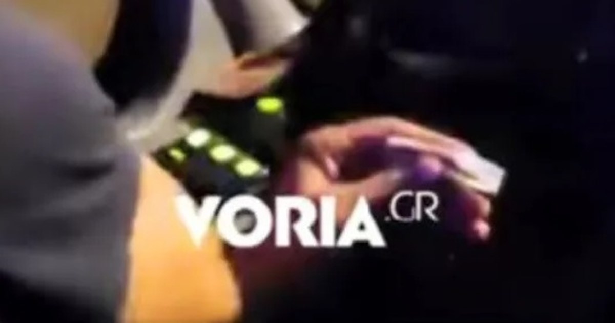 ΚΤΕΛ Ευβοίας: Οδηγός μιλάει στο κινητό και επισκευάζει μηχάνημα την ώρα που οδηγεί [βίντεο]