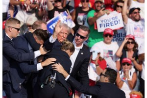 ΗΠΑ: Ο πρώην αντιπρόεδρος Μάικ Πενς "προσεύχεται για τον Τραμπ"