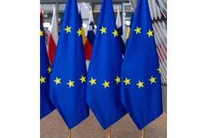 Κομισιόν: Αναθεωρεί το στόχο για πλήρη απαγόρευση πώλησης νέων βενζινοκίνητων και πετρελαιοκίνητων οχημάτων