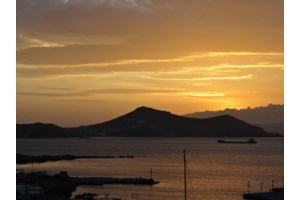 Εντυπωσιακό βίντεο: Η τιτάνια προσπάθεια πιλότου να προσγειώσει αεροπλάνο στη Νάξο με θυελλώδεις ανέμους