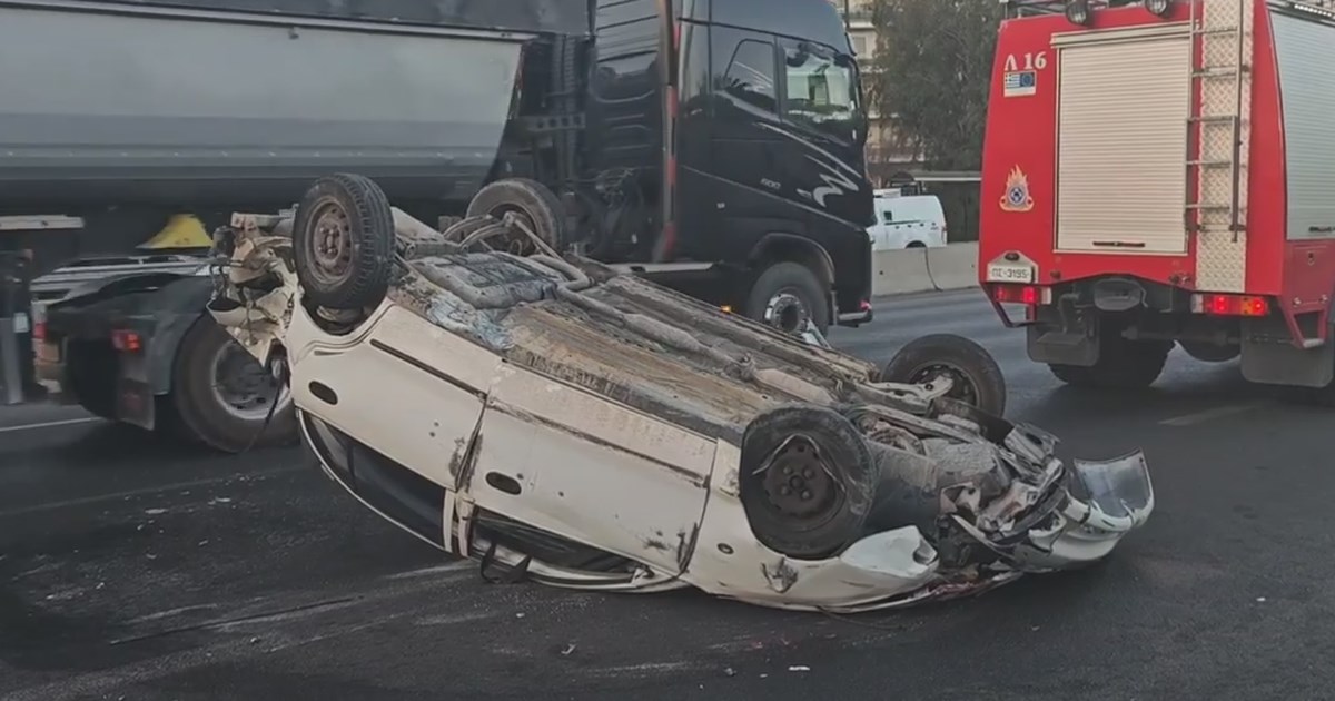 Εκάλη: Οδηγός διέλυσε ΙΧ και μοτοσικλέτα με το αυτοκίνητό του και... έφυγε σαν κύριος [βίντεο]