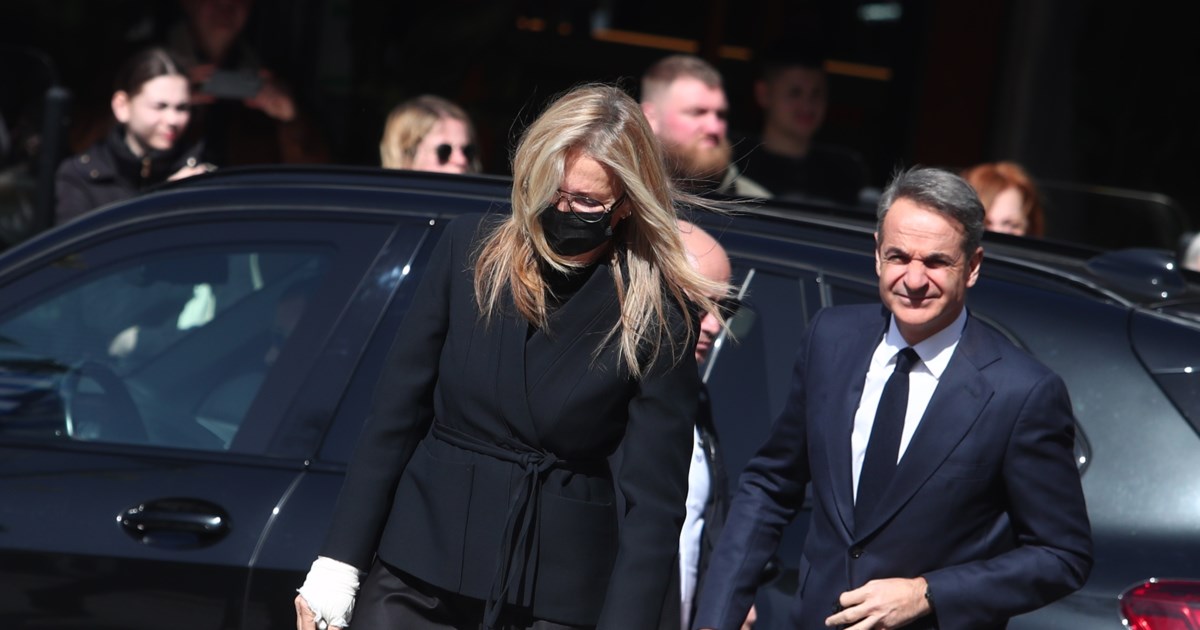 Ελένη Γλύκατζη - Αρβελέρ: Συγκινημένη στην κηδεία η κόρη της, Μαρί Ελέν - εικόνα 9