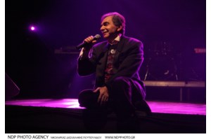 Τέρης Χρυσός: Καθηλωμένος στο κρεβάτι μετά από ατύχημα στο σπίτι του - Τι συνέβη στον τραγουδιστή