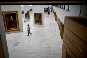 Η απίστευτη απάτη 80χρονου με έργα της Οπυς Ζούνη: Ξεγέλασε μέχρι και τον σύζυγό της που υπέγραψε τα πλαστά έργα - εικόνα 3