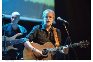 Η άγνωστη ιστορία του Μίλτου Πασχαλίδη για τον Δημήτρη Μητροπάνο: Φορούσε σακάκι για να κρύβει τον ορό με τα φάρμακα