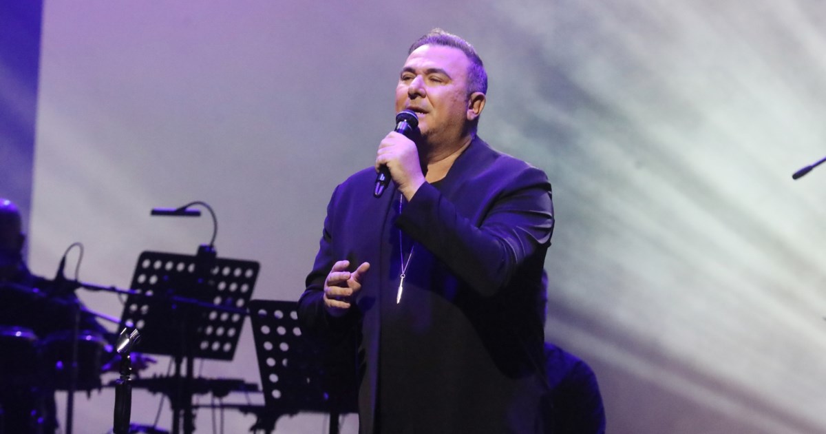 Η όλο νόημα αφιέρωση του Ρέμου σε συναυλία του: "Σε όλους αυτούς που έχουν μεγάλα στόματα και λένε μεγάλα ψέματα" [βίντεο]