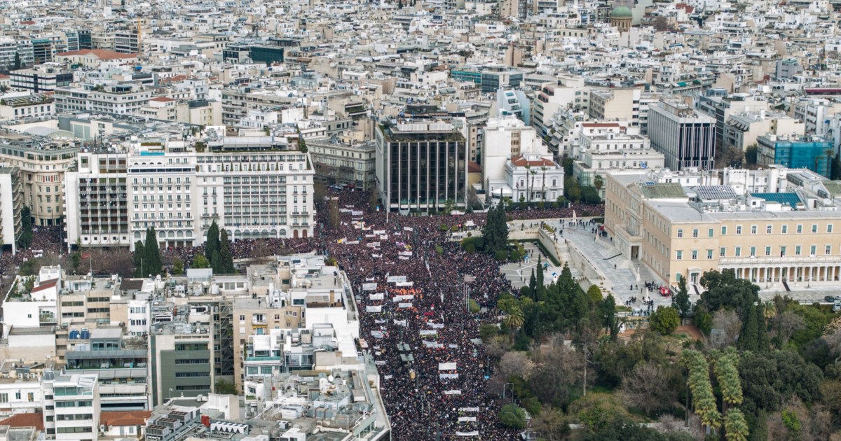 Τέμπη: "Πήγα με τη φωτογραφία του γιου μου και μου έριξαν δακρυγόνο" - Ραγίζει καρδιές ο πατέρας του 22χρονου Ντένις - εικόνα 2