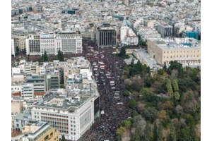 Τέμπη: "Πήγα με τη φωτογραφία του γιου μου και μου έριξαν δακρυγόνο" - Ραγίζει καρδιές ο πατέρας του 22χρονου Ντένις - εικόνα 2