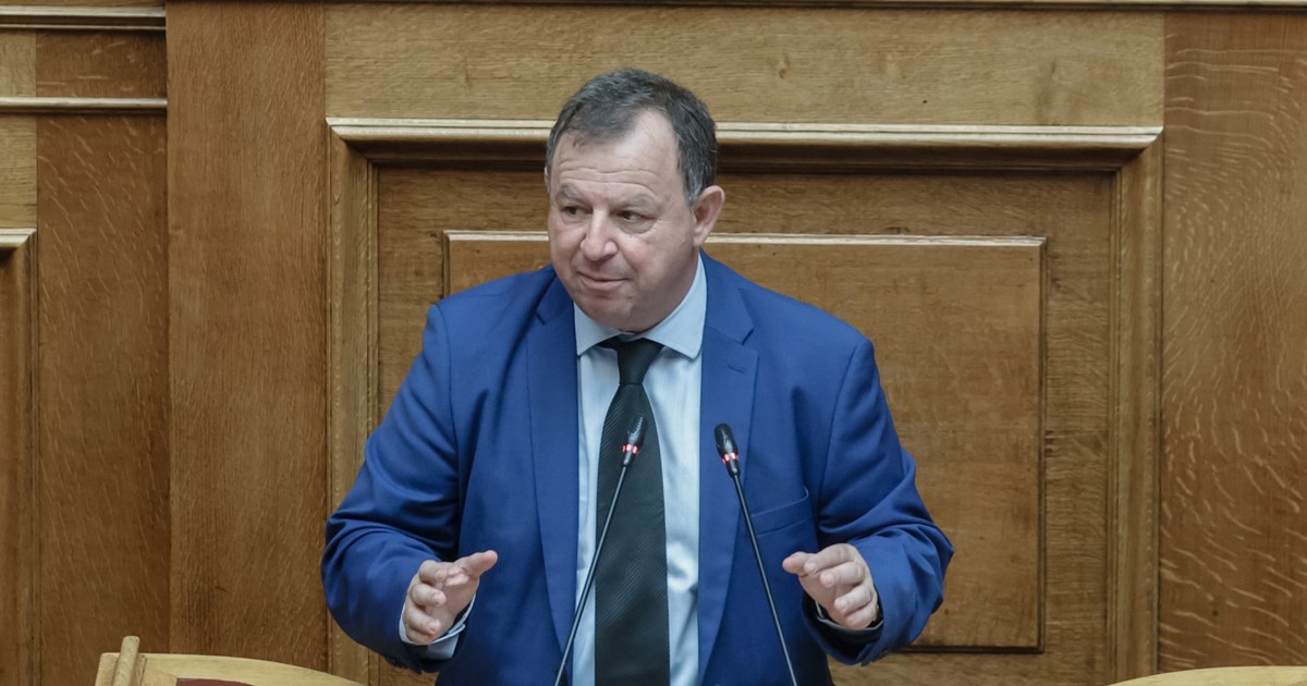 Βουλή: Το τετ-α-τετ Μητσοτάκη με Γιόγιακα - Οι χειρονομίες του πρωθυπουργού όταν του μιλούσε ο βουλευτής [εικόνες] - εικόνα 5