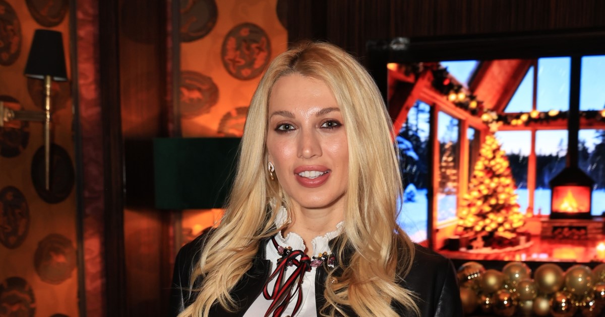 Κωνσταντίνα Σπυροπούλου: Εξόρμηση στη βροχή με τους γιους της - Με Chanel γαλότσες η παρουσιάστρια