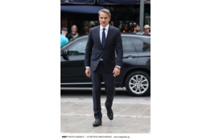 Κυριάκος Μητσοτάκης στο Bloοmberg: Από 1η Ιανουαρίου οι πολίτες θα δουν αύξηση στα εισοδήματά τους